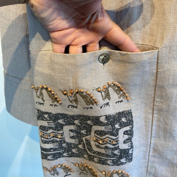 Chico’s Linen Shirt Jacket Size 1 US M 8-10 Beige Tribal Artsy Long Sleeves - Picture 3 of 9